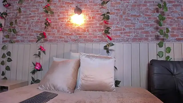 maryevans  online show from January 14, 2026, 1:06 pm