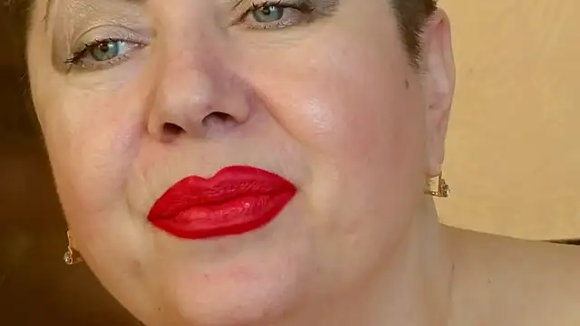 Snapshot of LadyPosh chatting on December 18, 2024, 1:59 am LadyPosh online show from December 18, 2024, 1:59 am