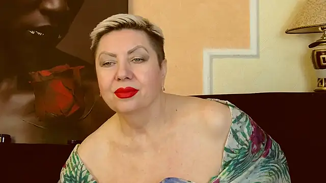 Snapshot of LadyPosh chatting on December 18, 2024, 10:02 pm LadyPosh online show from December 18, 2024, 10:02 pm