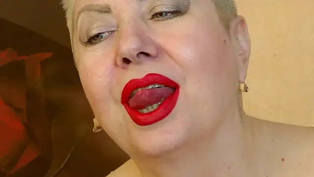 Snapshot of LadyPosh chatting on December 28, 2024, 10:13 pm LadyPosh online show from December 28, 2024, 10:13 pm