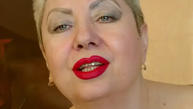 Snapshot of LadyPosh chatting on January 9, 2025, 10:20 pm LadyPosh online show from January 9, 2025, 10:20 pm