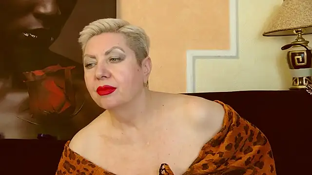 Snapshot of LadyPosh chatting on January 10, 2025, 1:32 am LadyPosh online show from January 10, 2025, 1:32 am