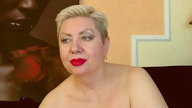 Snapshot of LadyPosh chatting on January 10, 2025, 4:33 am LadyPosh online show from January 10, 2025, 4:33 am