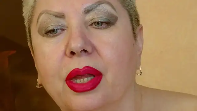 Snapshot of LadyPosh chatting on January 11, 2025, 4:27 am LadyPosh online show from January 11, 2025, 4:27 am