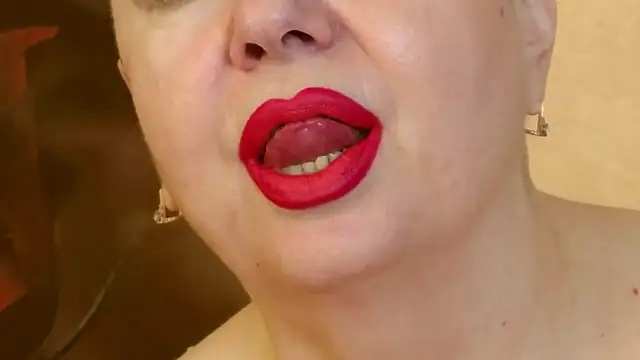 Snapshot of LadyPosh chatting on January 15, 2025, 5:08 am LadyPosh online show from January 15, 2025, 5:08 am