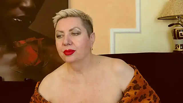 Snapshot of LadyPosh chatting on January 24, 2025, 1:24 am LadyPosh online show from January 24, 2025, 1:24 am