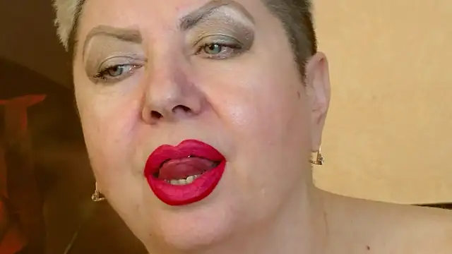 Snapshot of LadyPosh chatting on January 25, 2025, 1:43 am LadyPosh online show from January 25, 2025, 1:43 am