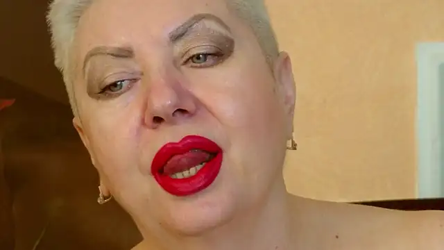 Snapshot of LadyPosh chatting on March 15, 2025, 4:24 am LadyPosh online show from March 15, 2025, 4:24 am