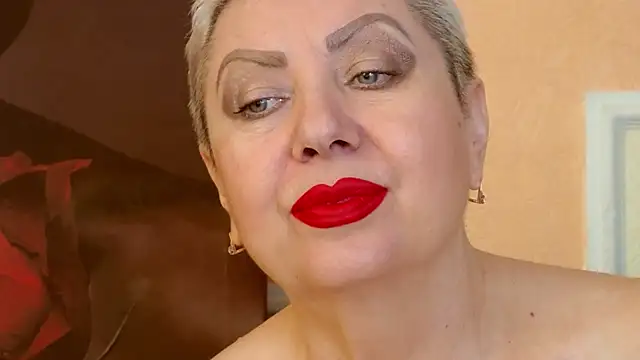 Snapshot of LadyPosh chatting on September 16, 2025, 8:54 pm LadyPosh online show from September 16, 2025, 8:54 pm