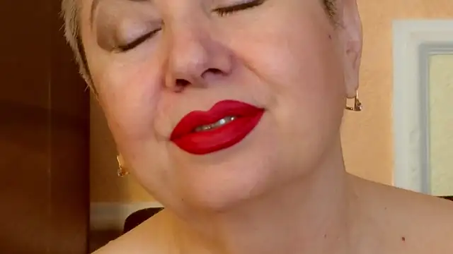 Snapshot of LadyPosh chatting on September 17, 2025, 8:32 pm LadyPosh online show from September 17, 2025, 8:32 pm