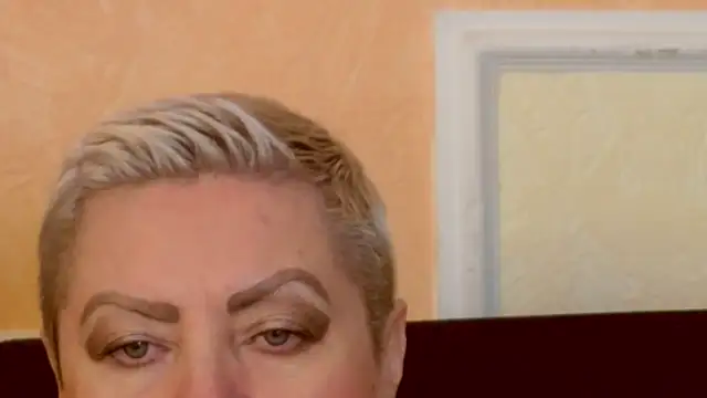 Snapshot of LadyPosh chatting on October 21, 2025, 9:15 pm LadyPosh online show from October 21, 2025, 9:15 pm