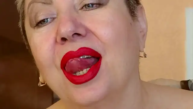 Snapshot of LadyPosh chatting on November 7, 2025, 9:48 pm LadyPosh online show from November 7, 2025, 9:48 pm