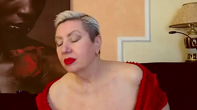 Snapshot of LadyPosh chatting on November 11, 2025, 10:43 pm LadyPosh online show from November 11, 2025, 10:43 pm