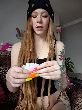 LucidLucy online show from March 2, 2025, 9:43 pm