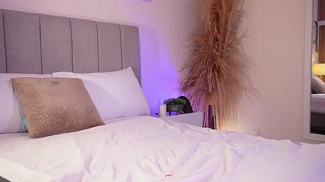 curvyliciousss online show from October 2, 2025, 4:25 pm