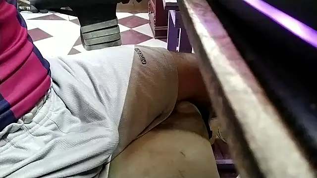 growing20yo online show from November 27, 2025, 10:23 pm