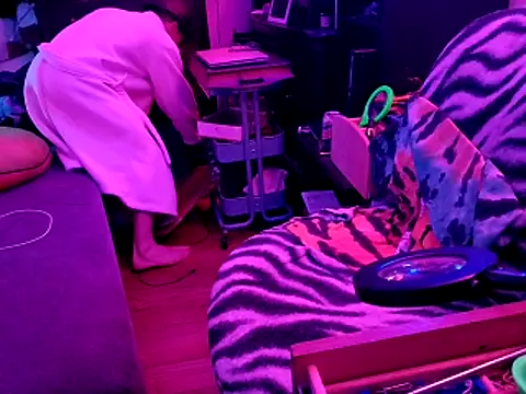 justinewe69 online show from March 31, 2026, 7:42 am