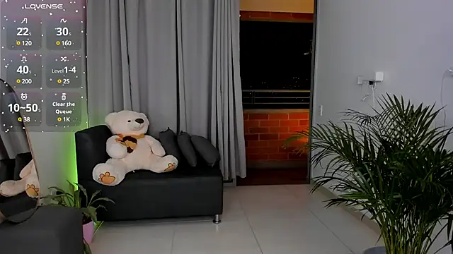 roxie gates  online show from February 4, 2025, 11:59 pm