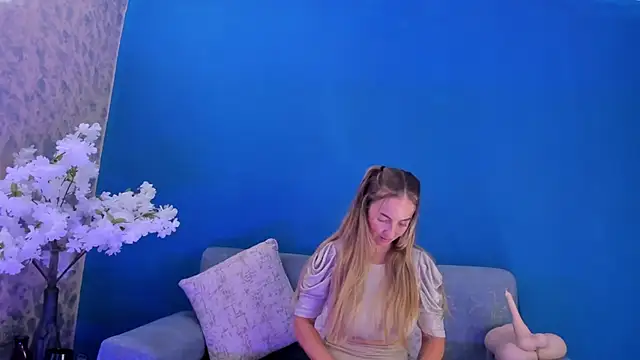 BellaMarieX online show from April 11, 2026, 8:35 pm