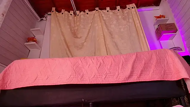 emyli sw  online show from February 11, 2025, 3:08 am