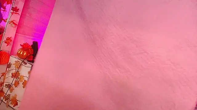 emyli sw  online show from October 16, 2025, 3:07 am