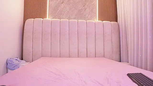 emyli sw  online show from February 28, 2026, 3:07 am