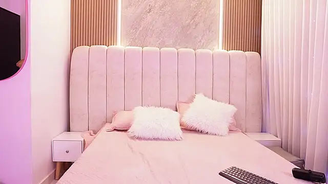 emyli sw  online show from March 23, 2026, 3:54 am