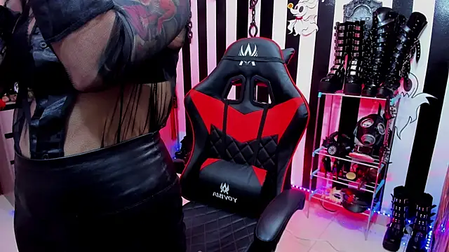 Mistress Yelena online show from February 18, 2025, 10:36 pm