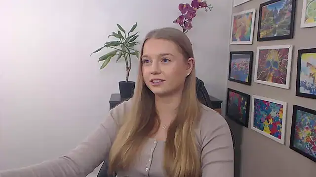 Snapshot of Mysteryerica chatting on January 15, 2025, 9:35 am Mysteryerica online show from January 15, 2025, 9:35 am