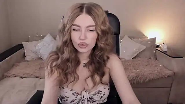 ViolettaLopez online show from February 10, 2025, 11:25 am