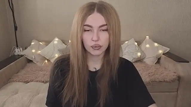 ViolettaLopez online show from September 29, 2025, 9:03 am