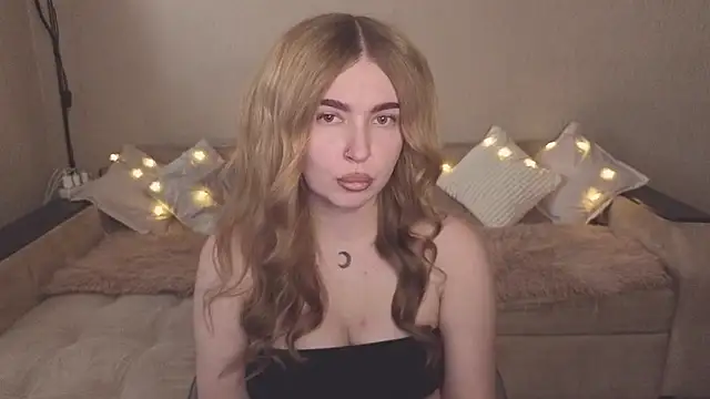 ViolettaLopez online show from October 21, 2025, 1:12 pm