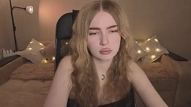 ViolettaLopez online show from February 23, 2026, 4:15 pm