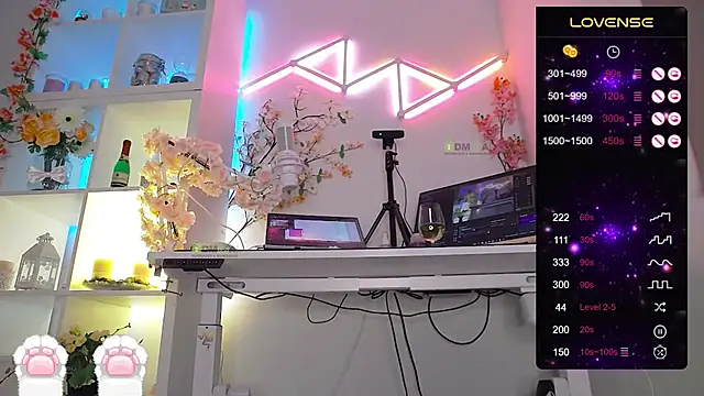 Elena-Marilyn online show from January 25, 2025, 8:00 pm