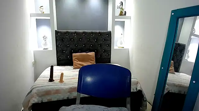 sexy latynx online show from November 1, 2025, 3:36 pm