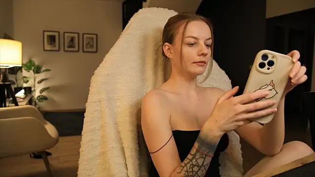 LadyInBad online show from February 11, 2025, 7:27 pm