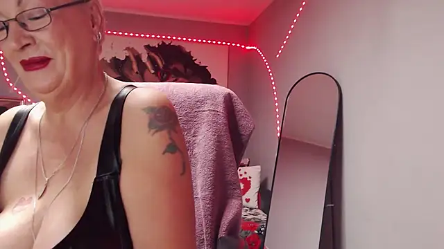 LaylaMilf online show from November 19, 2025, 9:37 pm