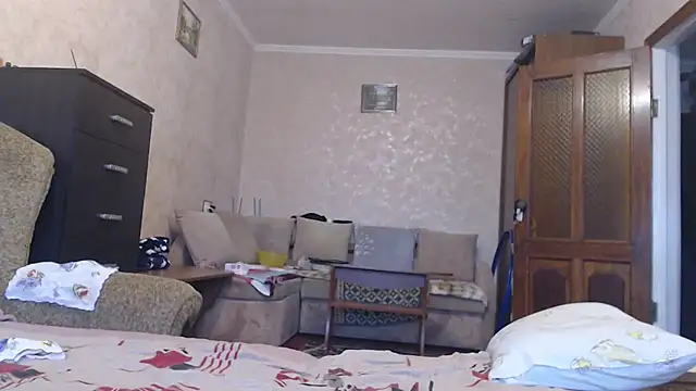 Amy August online show from November 11, 2025, 11:21 am