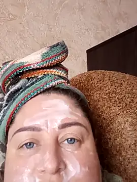 Amy August online show from December 5, 2025, 9:18 am