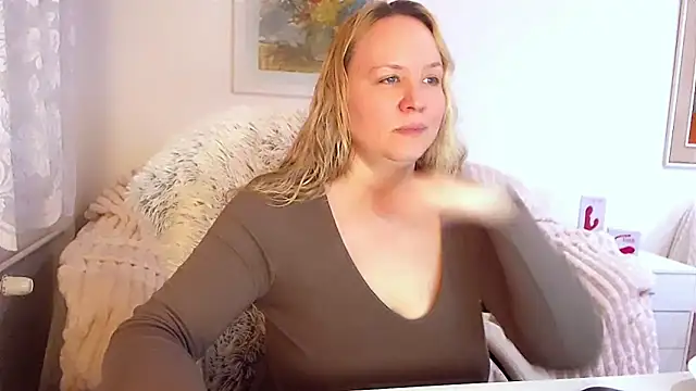 Sarah4you online show from February 18, 2025, 9:53 pm