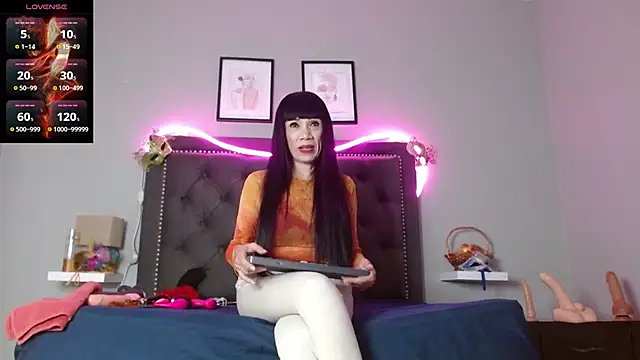 CharlotteLemke online show from November 13, 2025, 12:48 pm