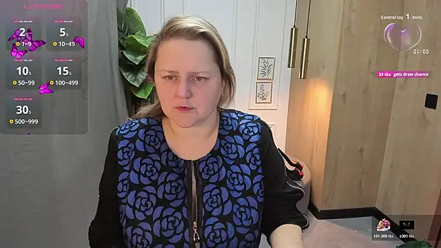 ScarlettSoft online show from December 1, 2025, 5:12 am