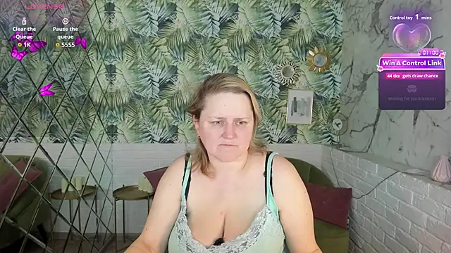 ScarlettSoft online show from April 3, 2026, 5:16 am