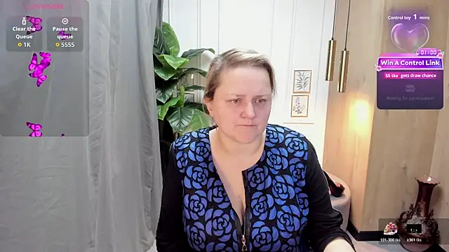 ScarlettSoft online show from April 10, 2026, 5:23 am