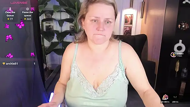 ScarlettSoft online show from May 15, 2026, 5:47 am
