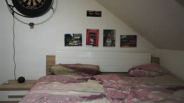 Moistdevil online show from November 13, 2025, 9:47 pm