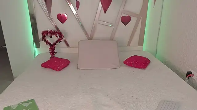 Snapshot of PaulinaBelushi chatting on September 19, 2025, 3:34 pm PaulinaBelushi online show from September 19, 2025, 3:34 pm