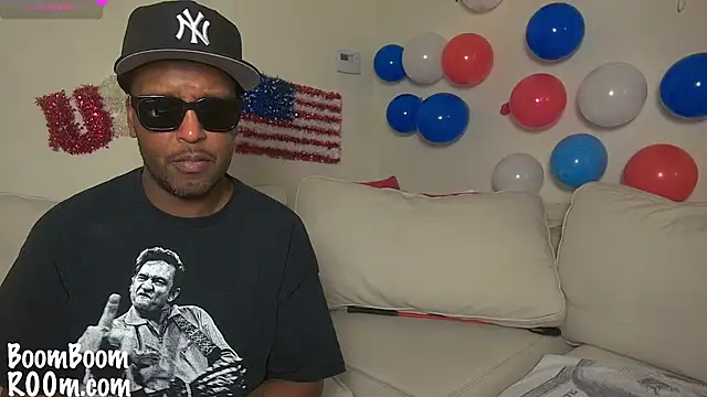 Snapshot of boomboomr00m chatting on February 19, 2025, 5:05 am boomboomr00m online show from February 19, 2025, 5:05 am