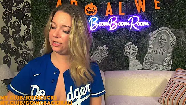 Snapshot of boomboomr00m chatting on November 2, 2025, 4:48 am boomboomr00m online show from November 2, 2025, 4:48 am