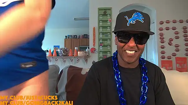 Snapshot of boomboomr00m chatting on November 2, 2025, 6:10 pm boomboomr00m online show from November 2, 2025, 6:10 pm